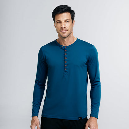 Polera Henley manga larga azul navy para hombre – H’Alphas. Diseño moderno con tapeta de botones.